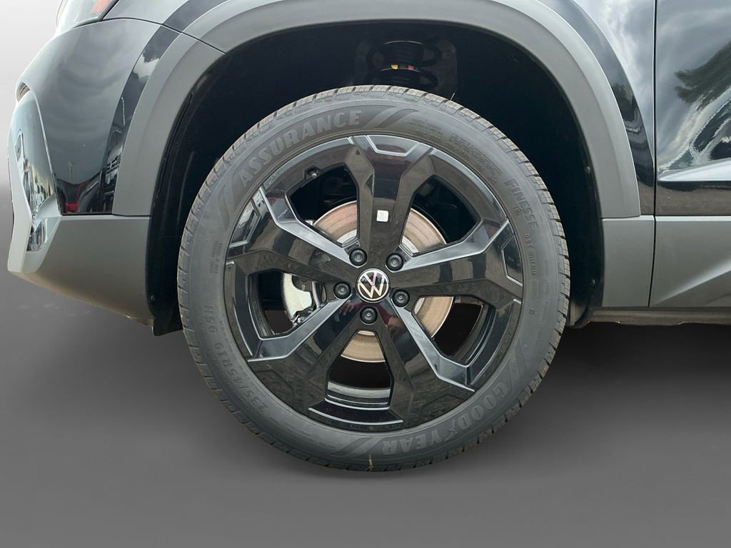New 2025 Volkswagen Taos SEL image 14