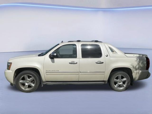 Used 2013 Chevrolet Avalanche LTZ RWD image 9