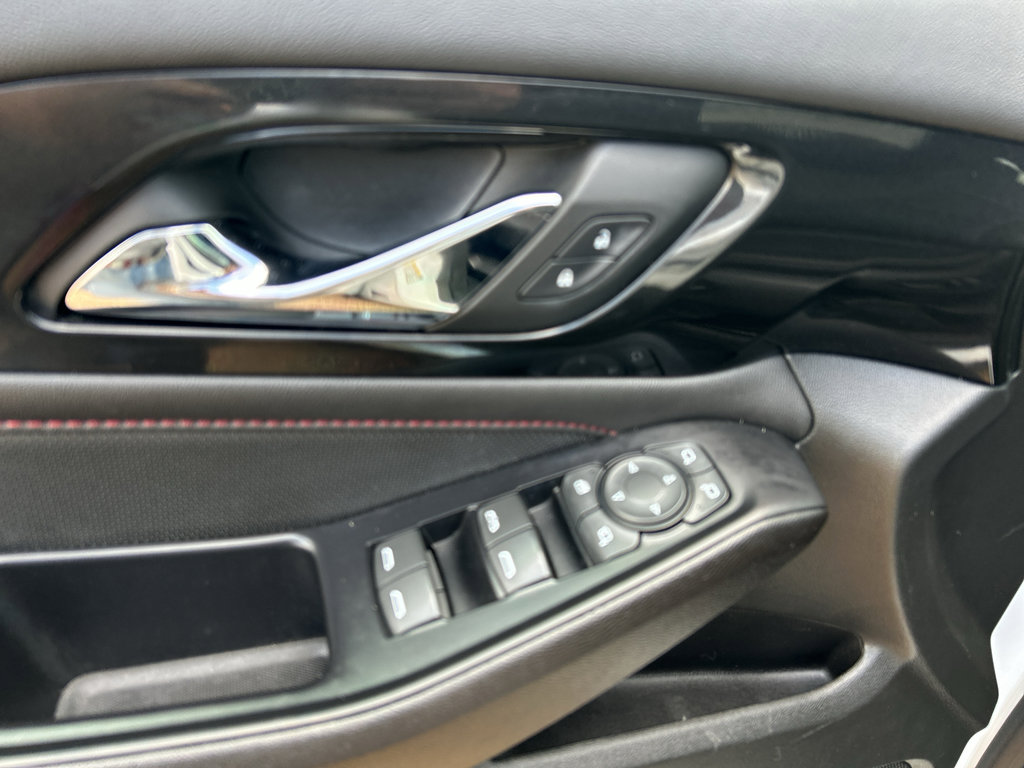 Used 2023 Chevrolet Traverse RS FWD image 19