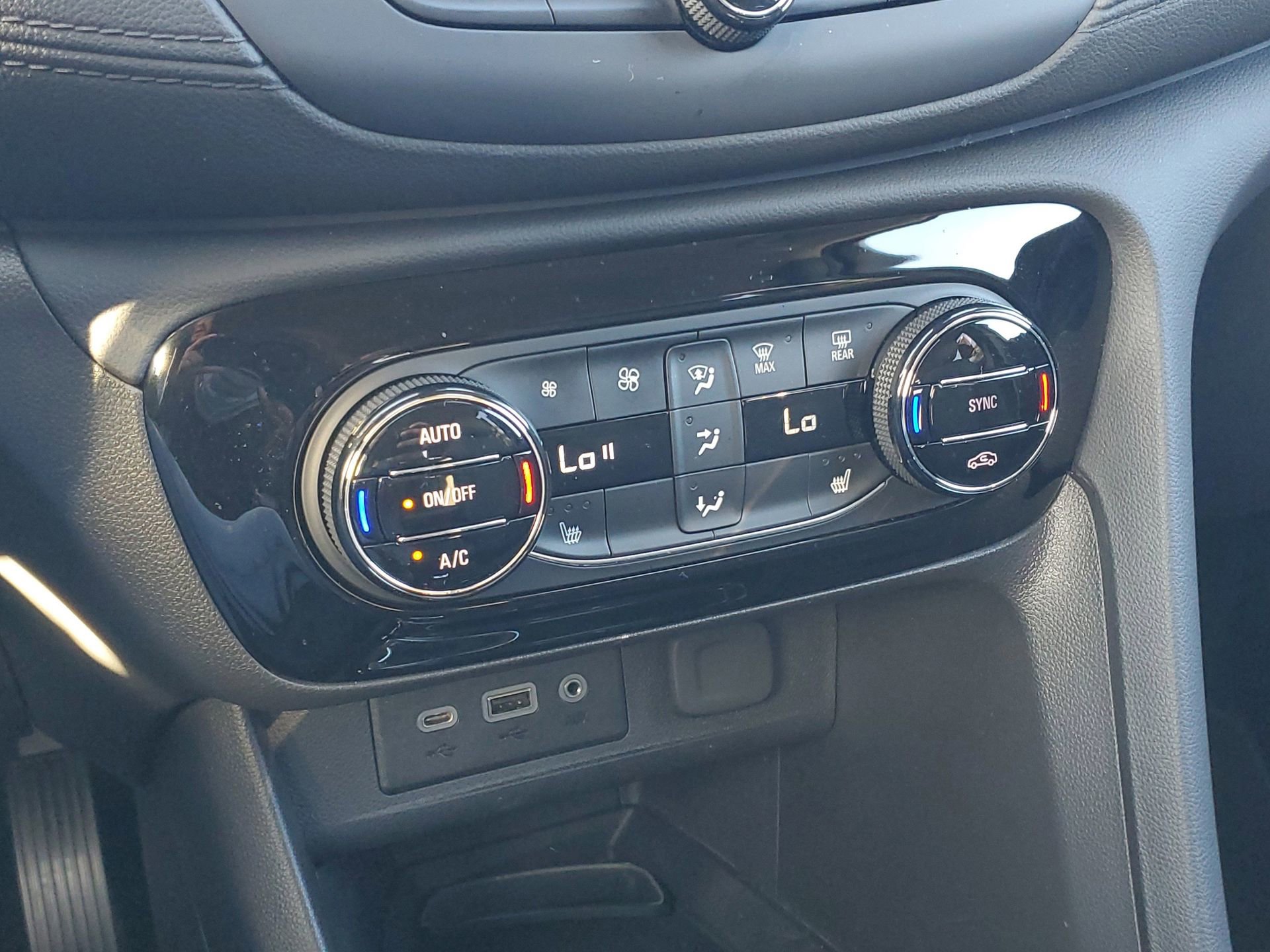 Certified 2023 Buick Encore GX Select w/ Sport Touring Package image 39