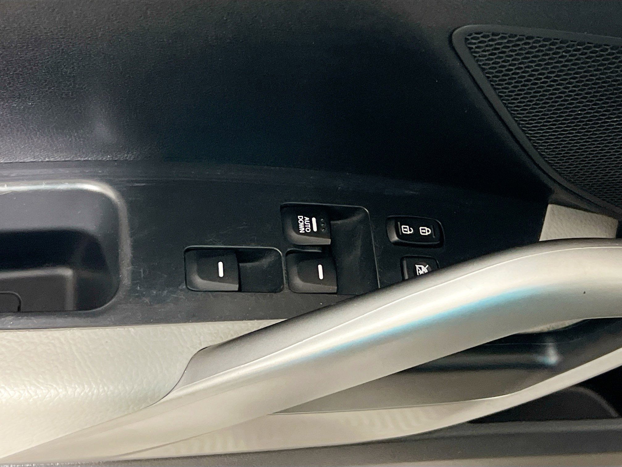 Used 2014 Hyundai Veloster image 16