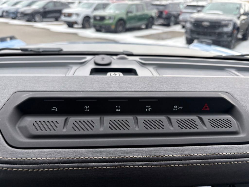 New 2025 Ford Bronco Badlands image 32