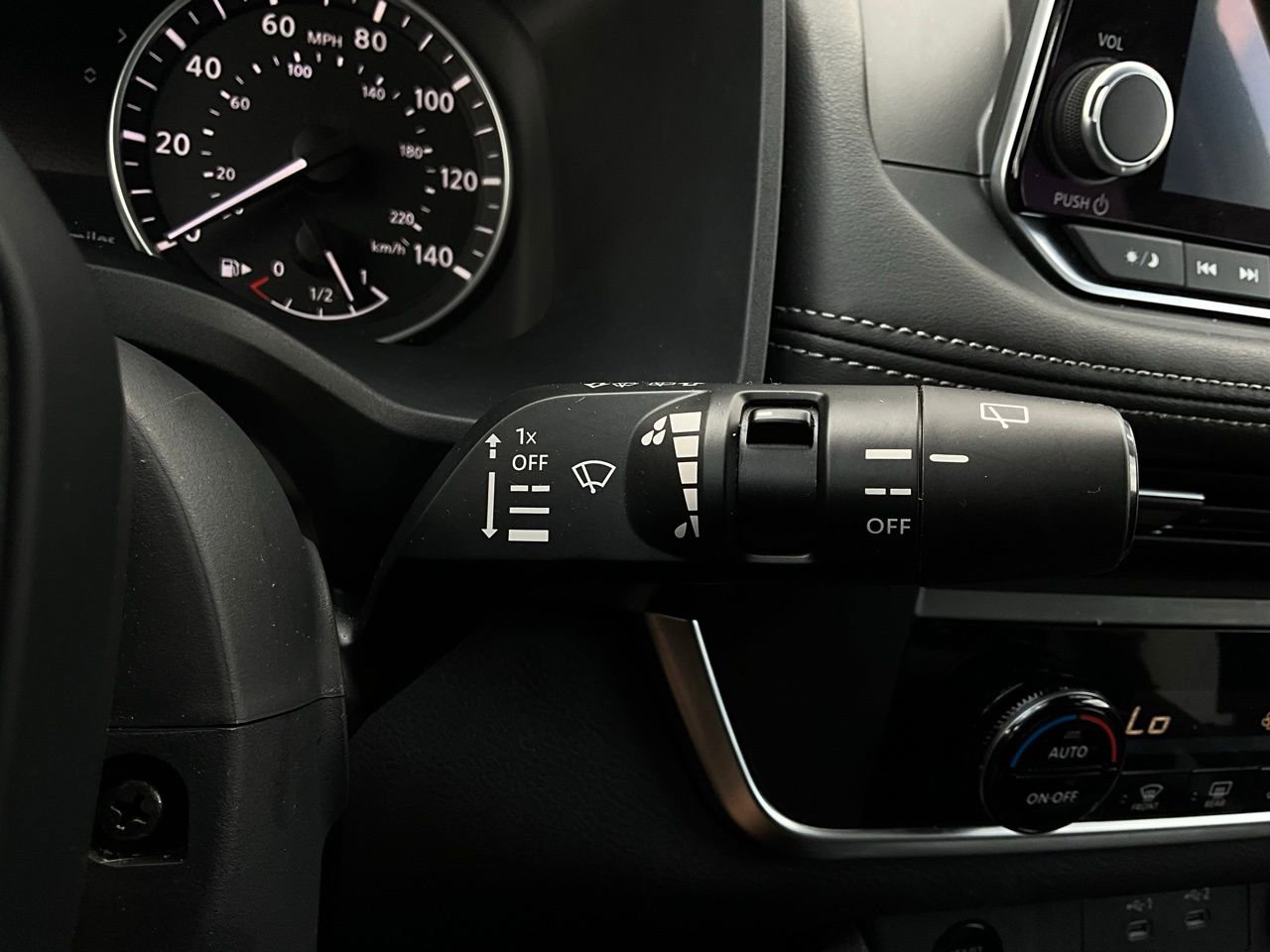 Used 2025 Nissan Rogue SV image 36