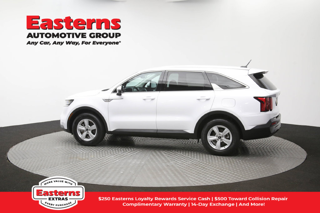 Used 2023 Kia Sorento LX FWD image 60
