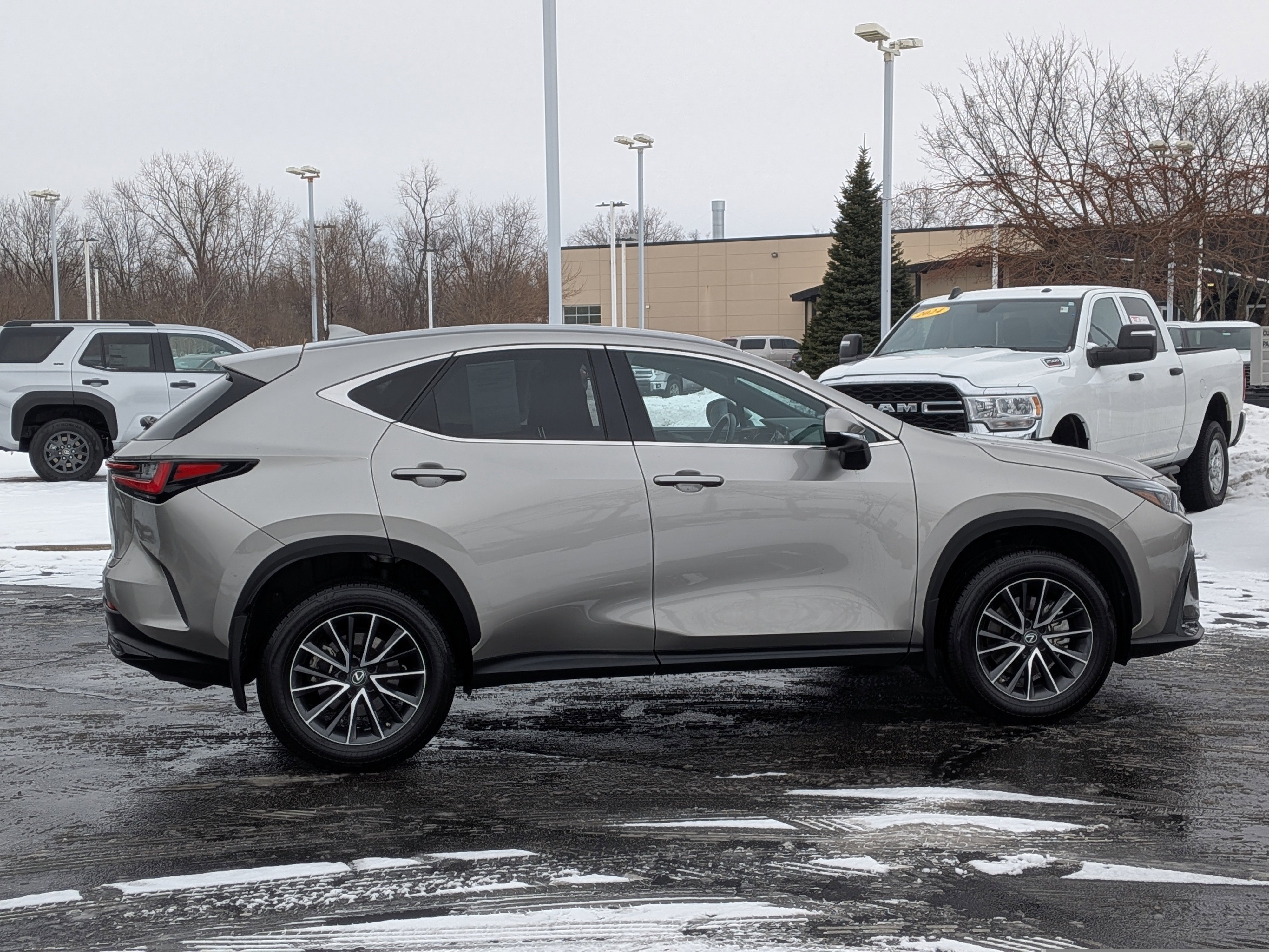 Used 2022 Lexus NX 350 AWD image 9
