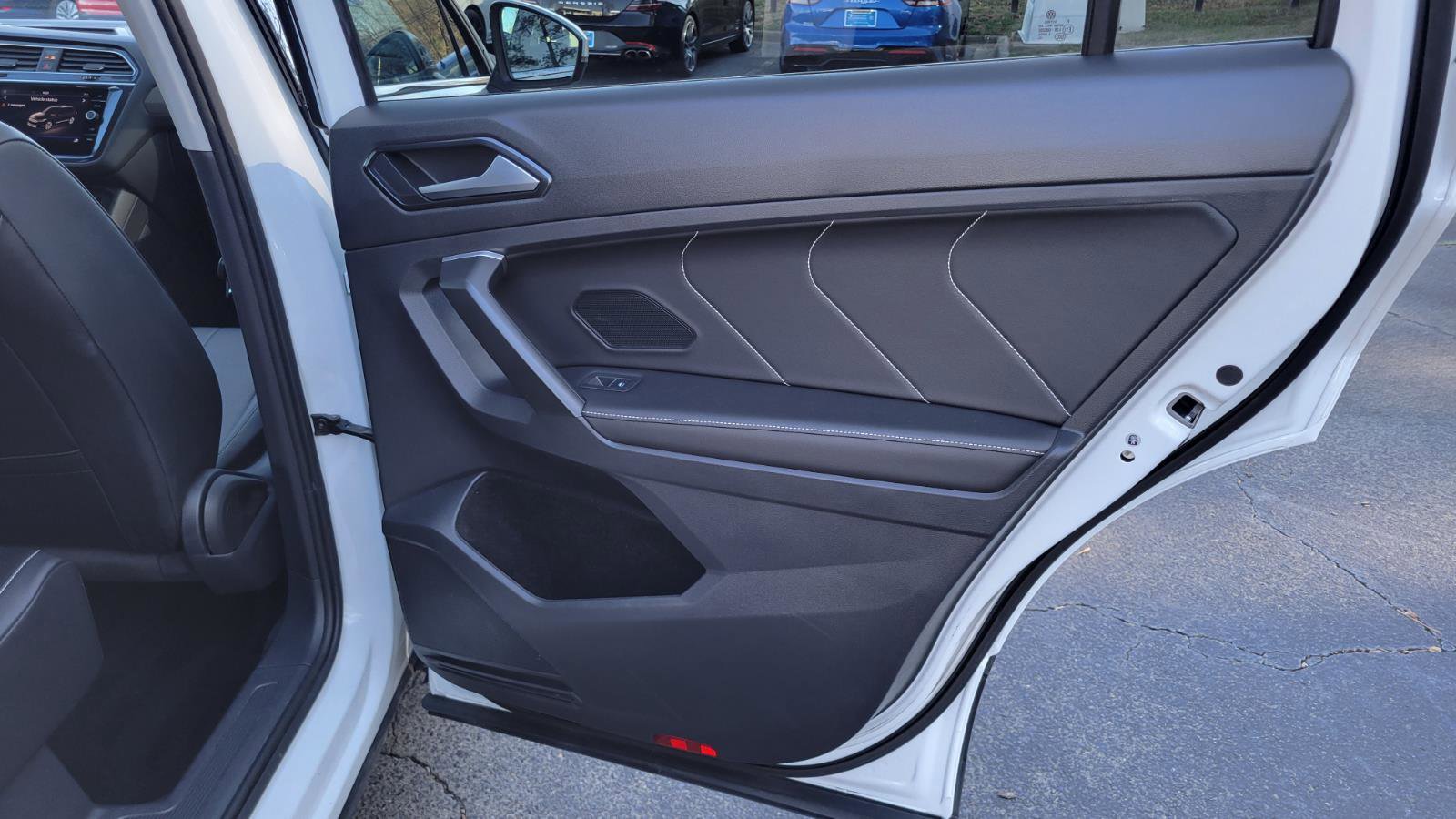 Certified 2024 Volkswagen Tiguan SE image 38