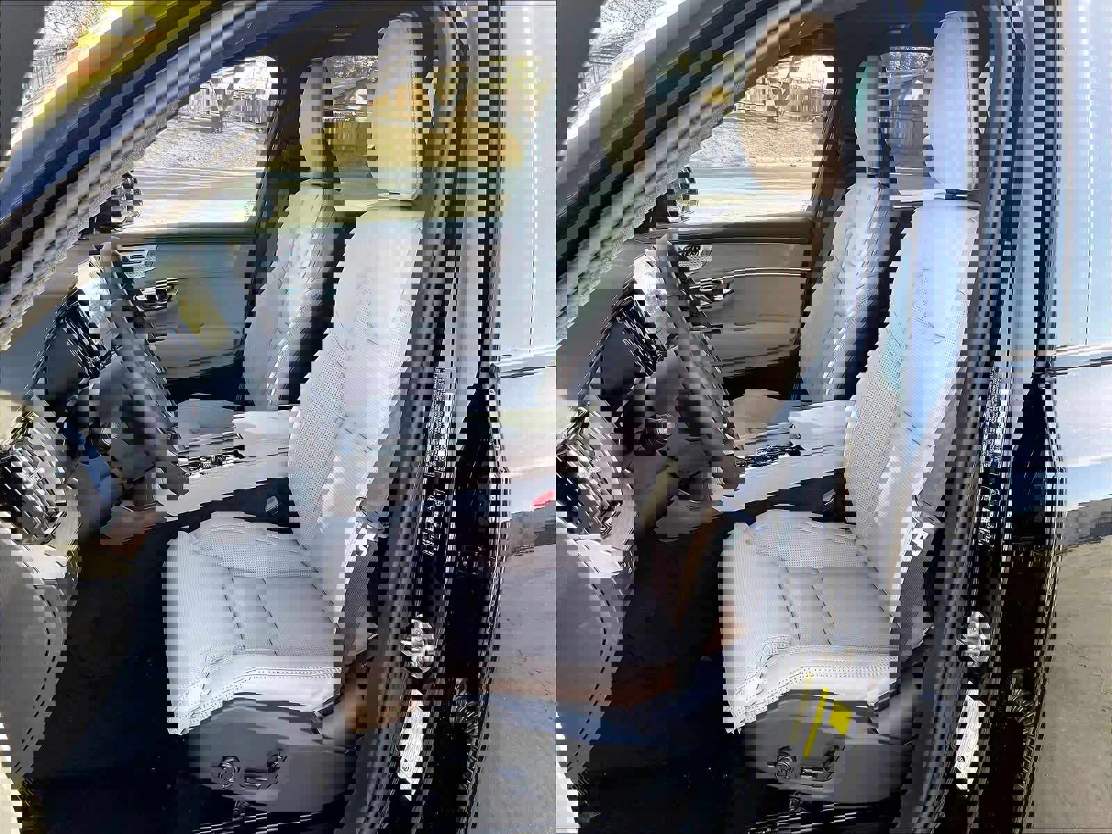 New 2026 Volvo XC90 T8 Ultra w/ Lounge Package image 11