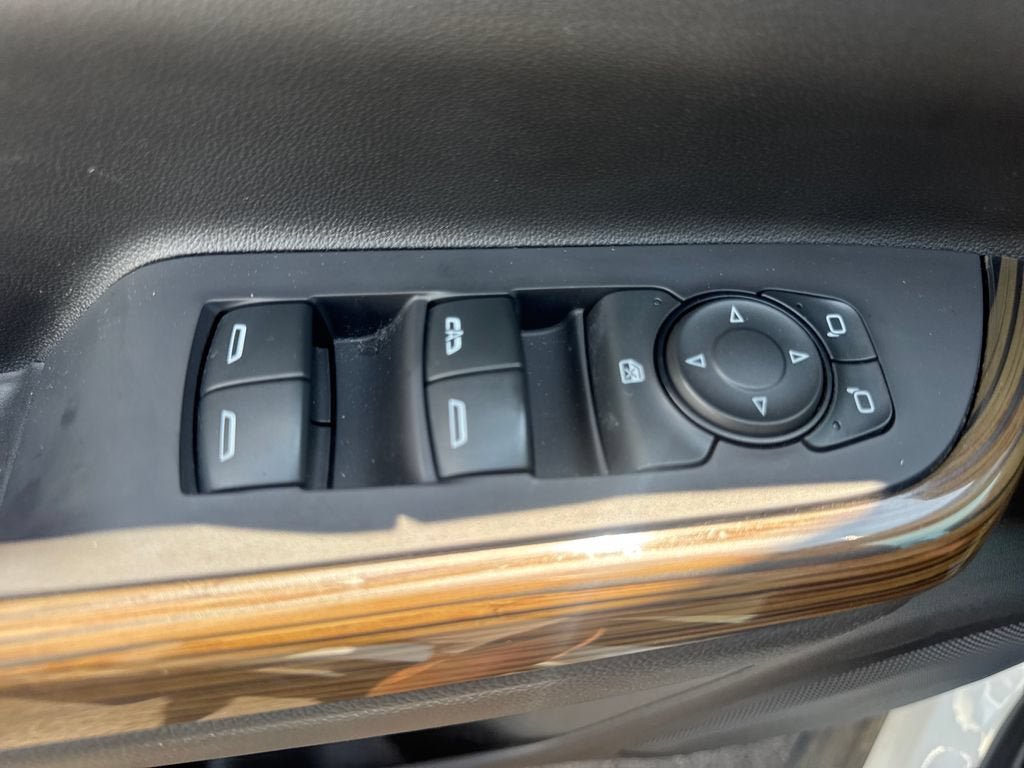 Used 2021 GMC Acadia SLE w/ Driver Convenience Package FWD image 19