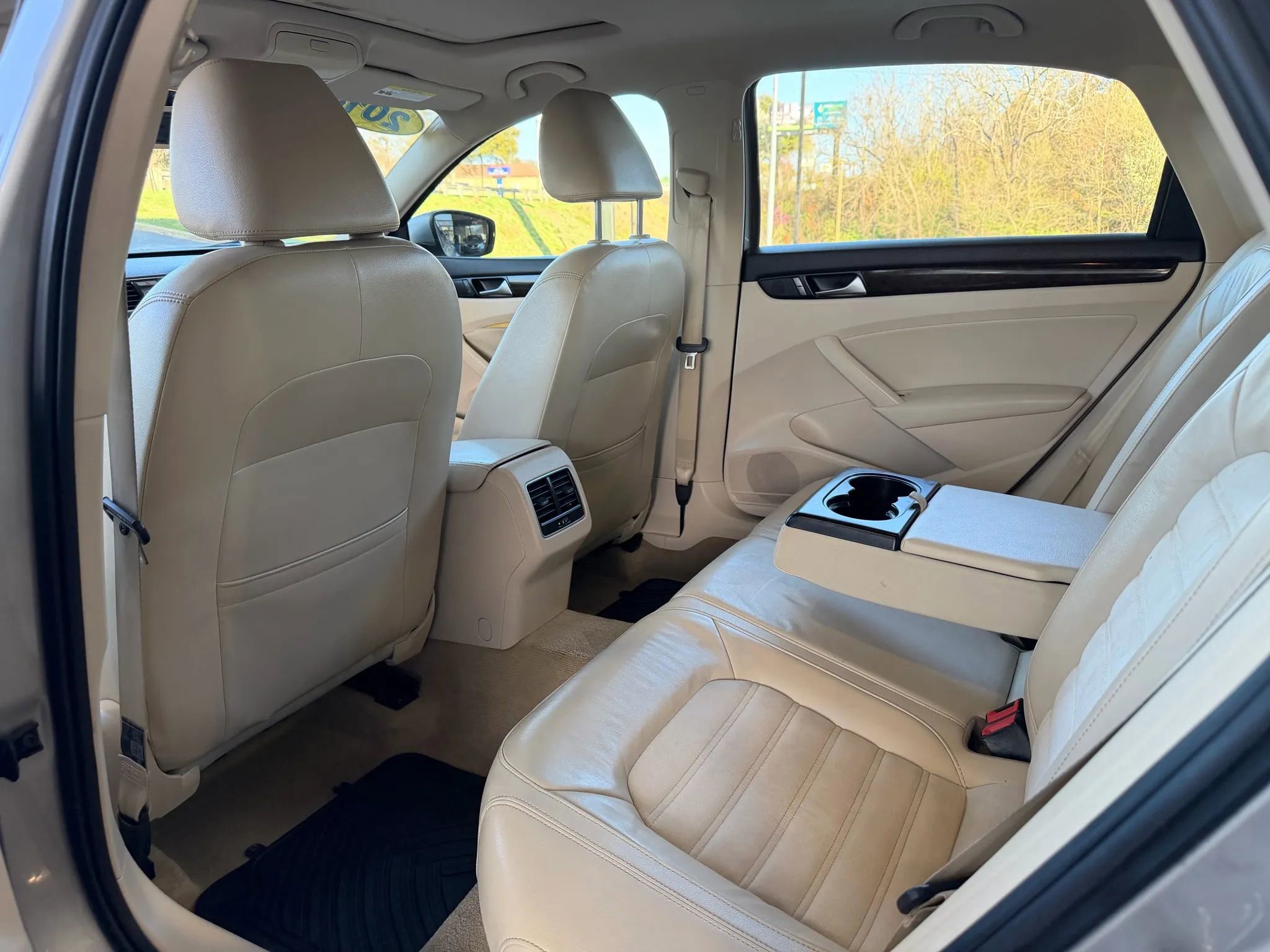 Used 2014 Volkswagen Passat TDI SEL Premium image 19