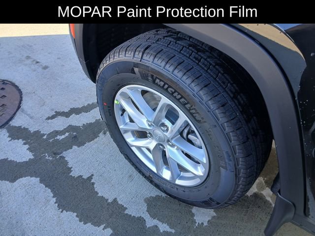 New 2025 Jeep Grand Cherokee L Laredo image 30