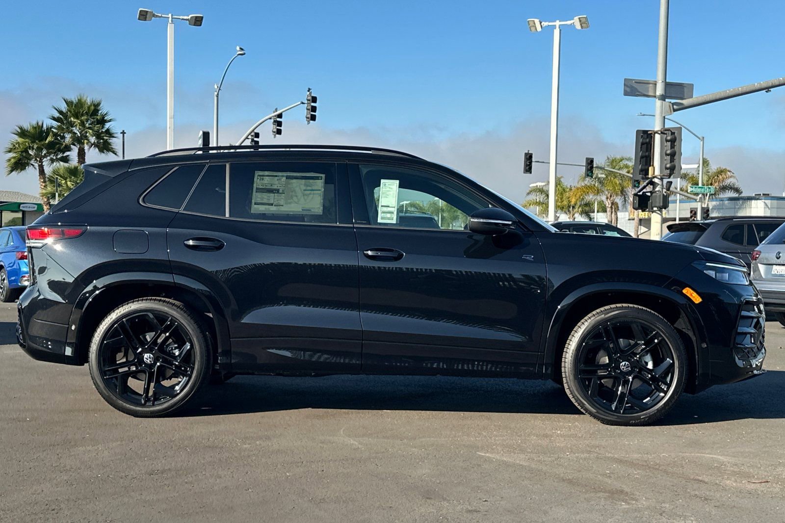 New 2026 Volkswagen Tiguan SE R-Line FWD image 4