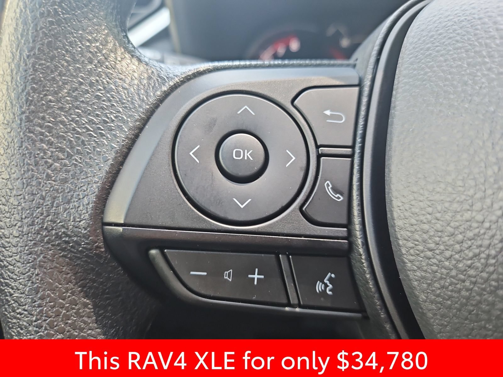 Used 2025 Toyota RAV4 XLE FWD image 30