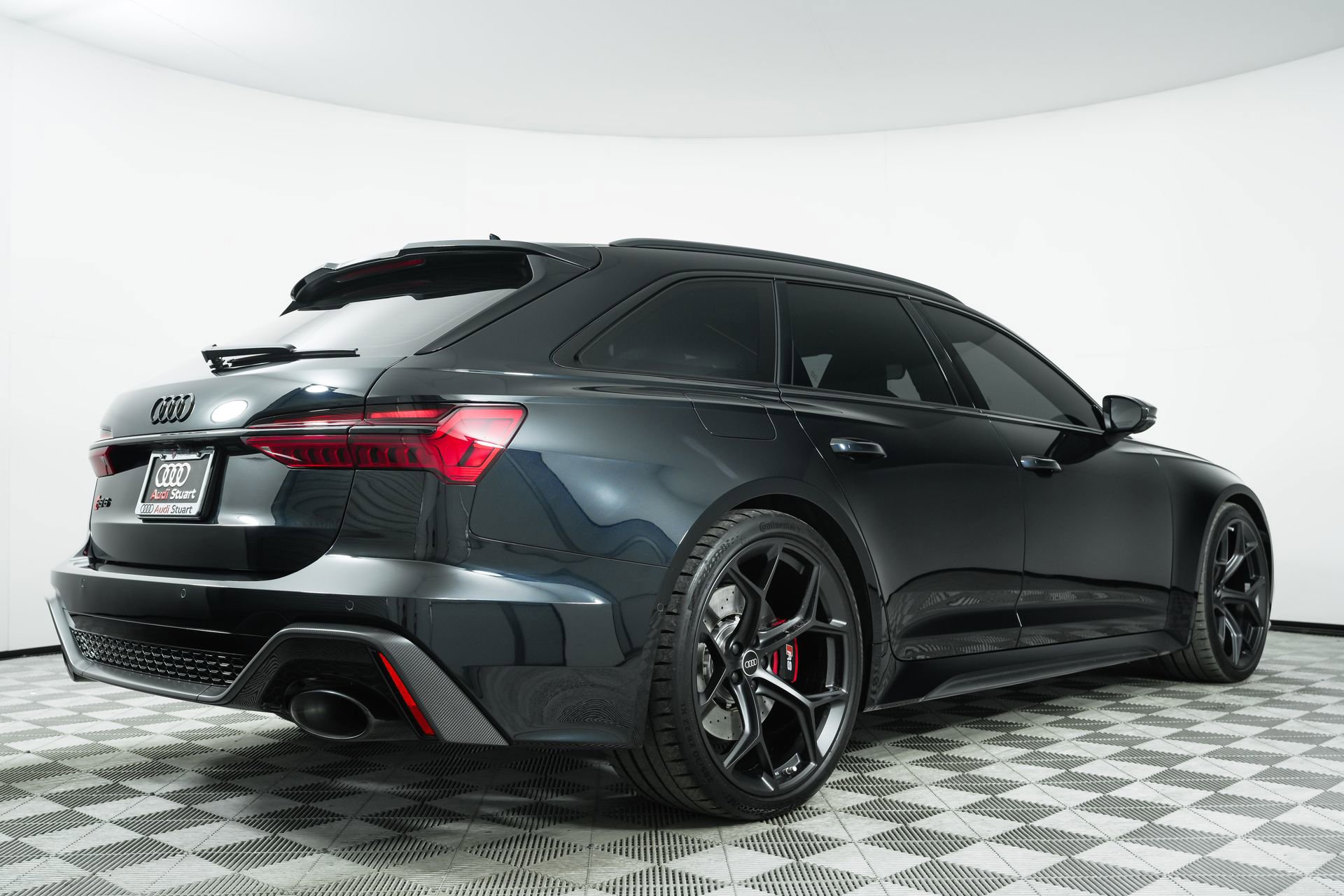 Used 2024 Audi RS 6 performance w/ Matte Carbon Package image 7