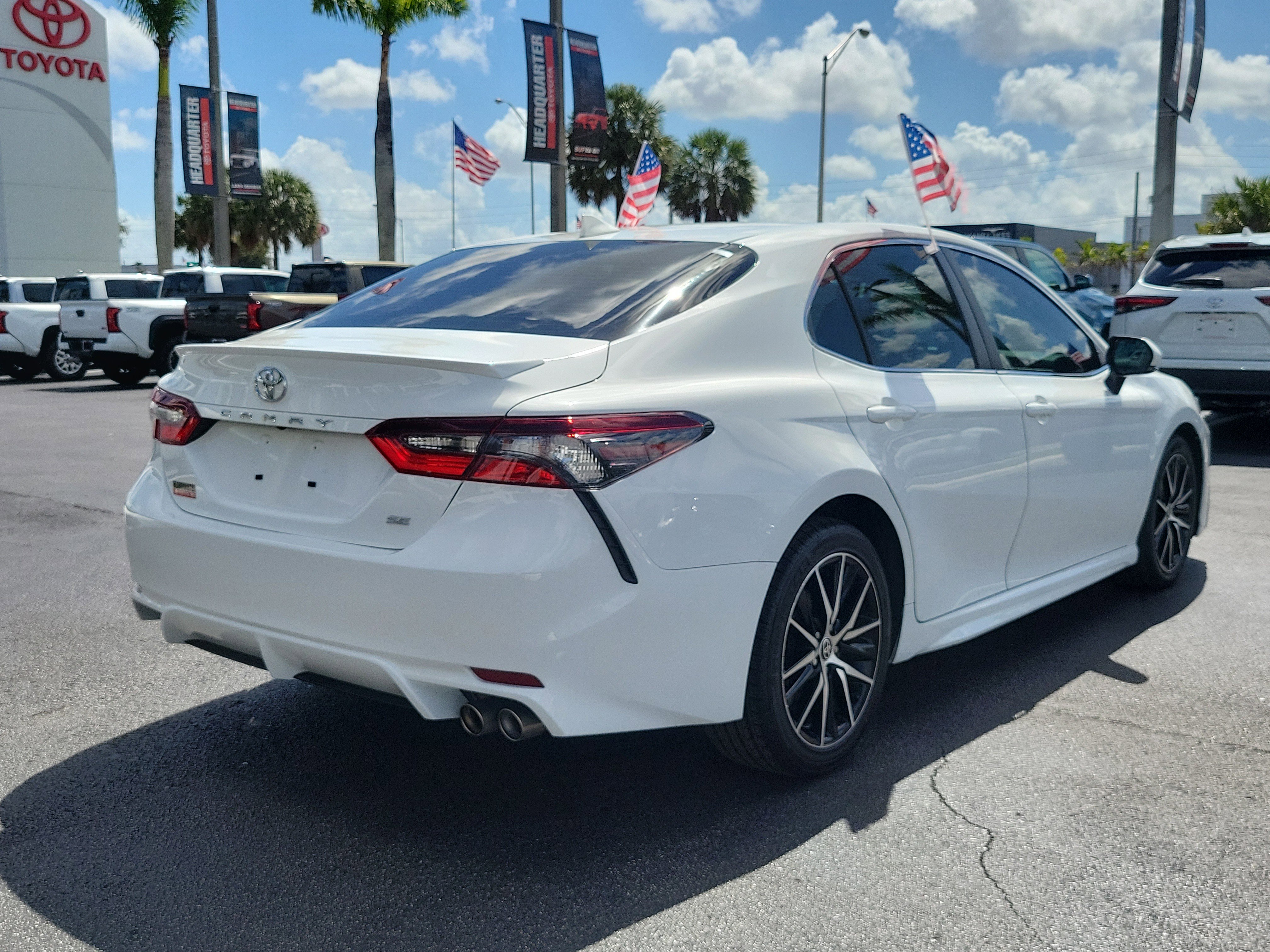 Used 2023 Toyota Camry SE w/ Convenience Package FWD image 12