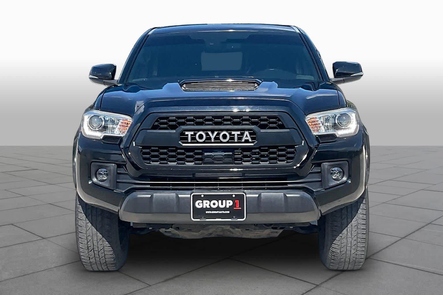 Used 2018 Toyota Tacoma TRD Sport w/ Technology Package AWD/4WD image 4