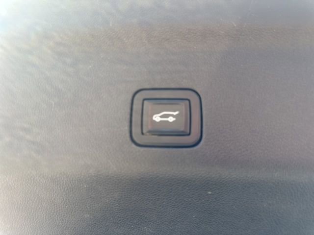 Used 2022 GMC Yukon XL AT4 image 29