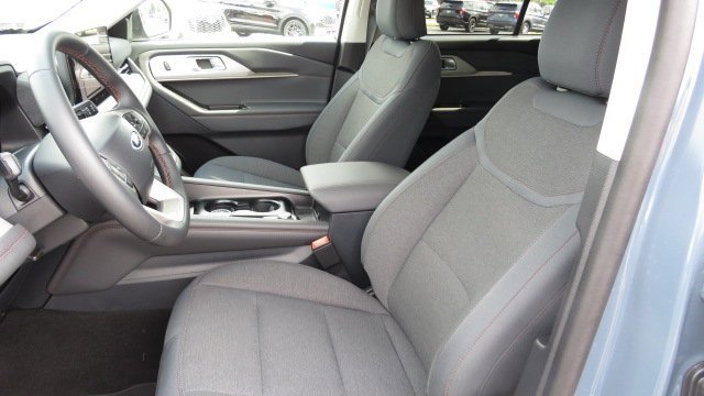 Used 2025 Ford Explorer Active image 4
