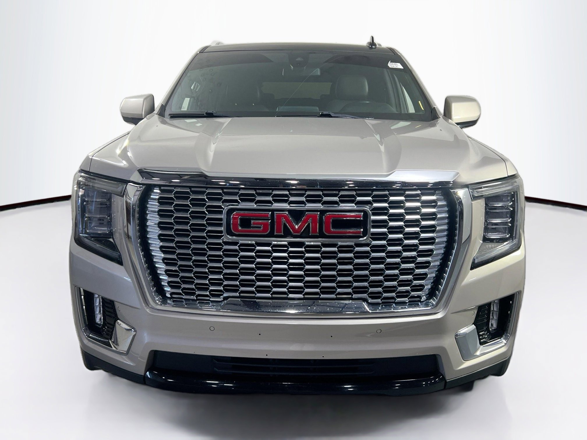 Used 2022 GMC Yukon XL SLE image 2