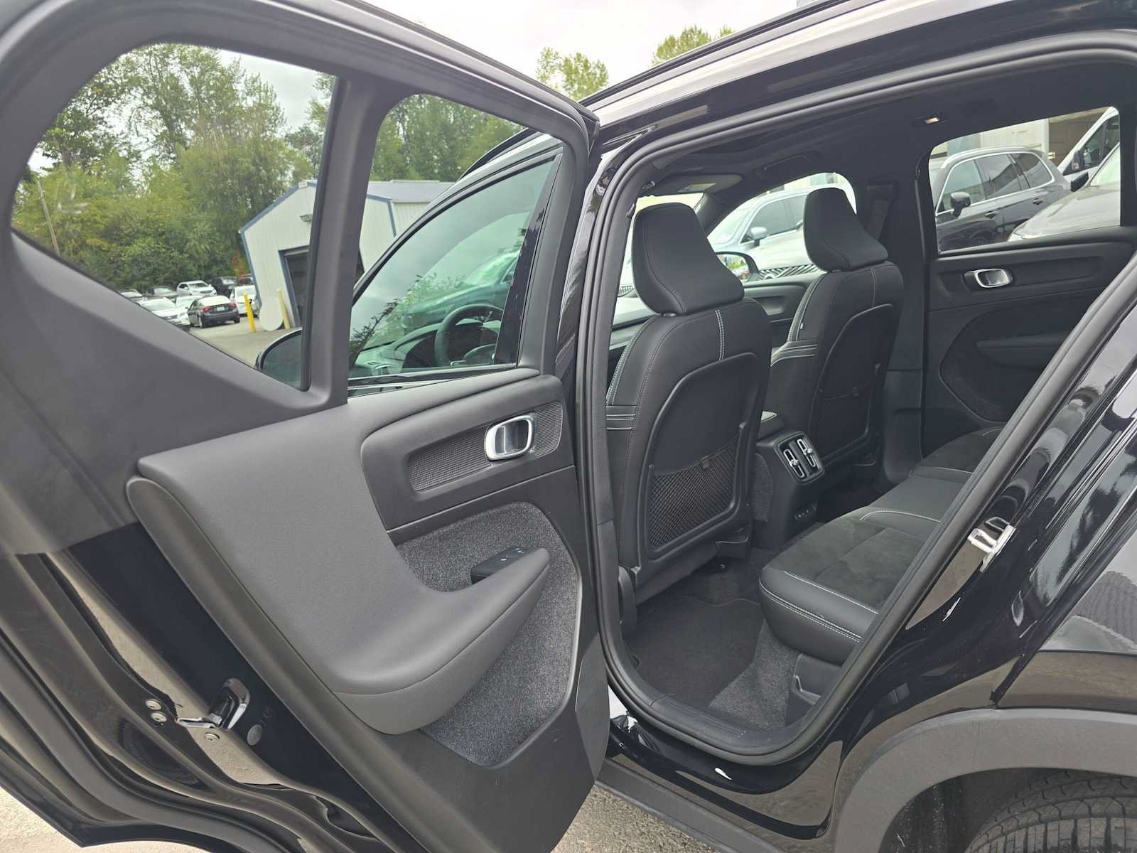 Certified 2023 Volvo XC40 Recharge Ultimate AWD/4WD image 17