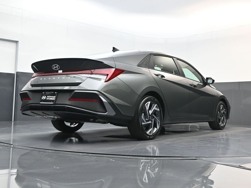 Certified 2025 Hyundai Elantra SEL image 16