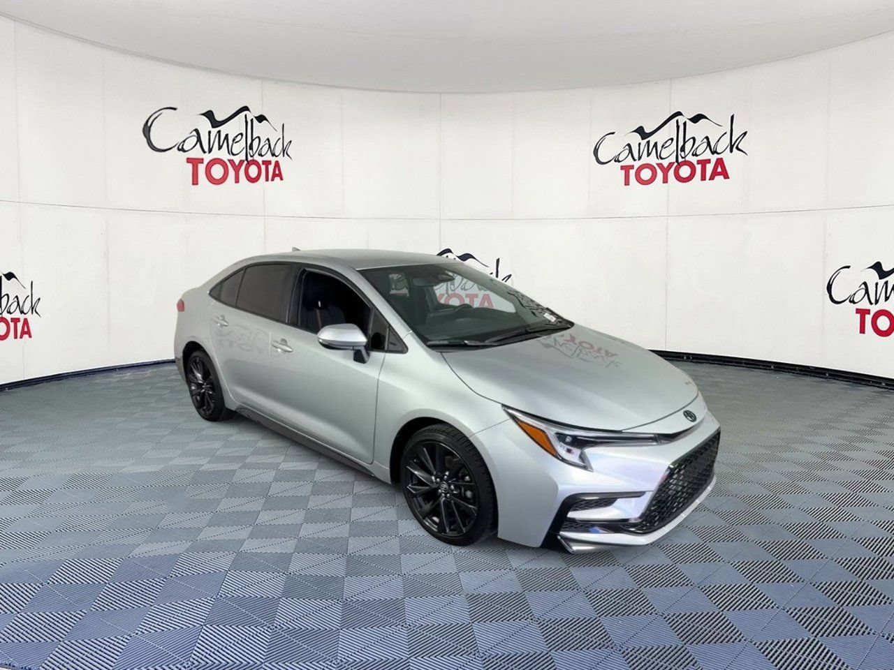 Used 2026 Toyota Corolla SE w/ Carpet Mat Package (TMS) FWD image 5
