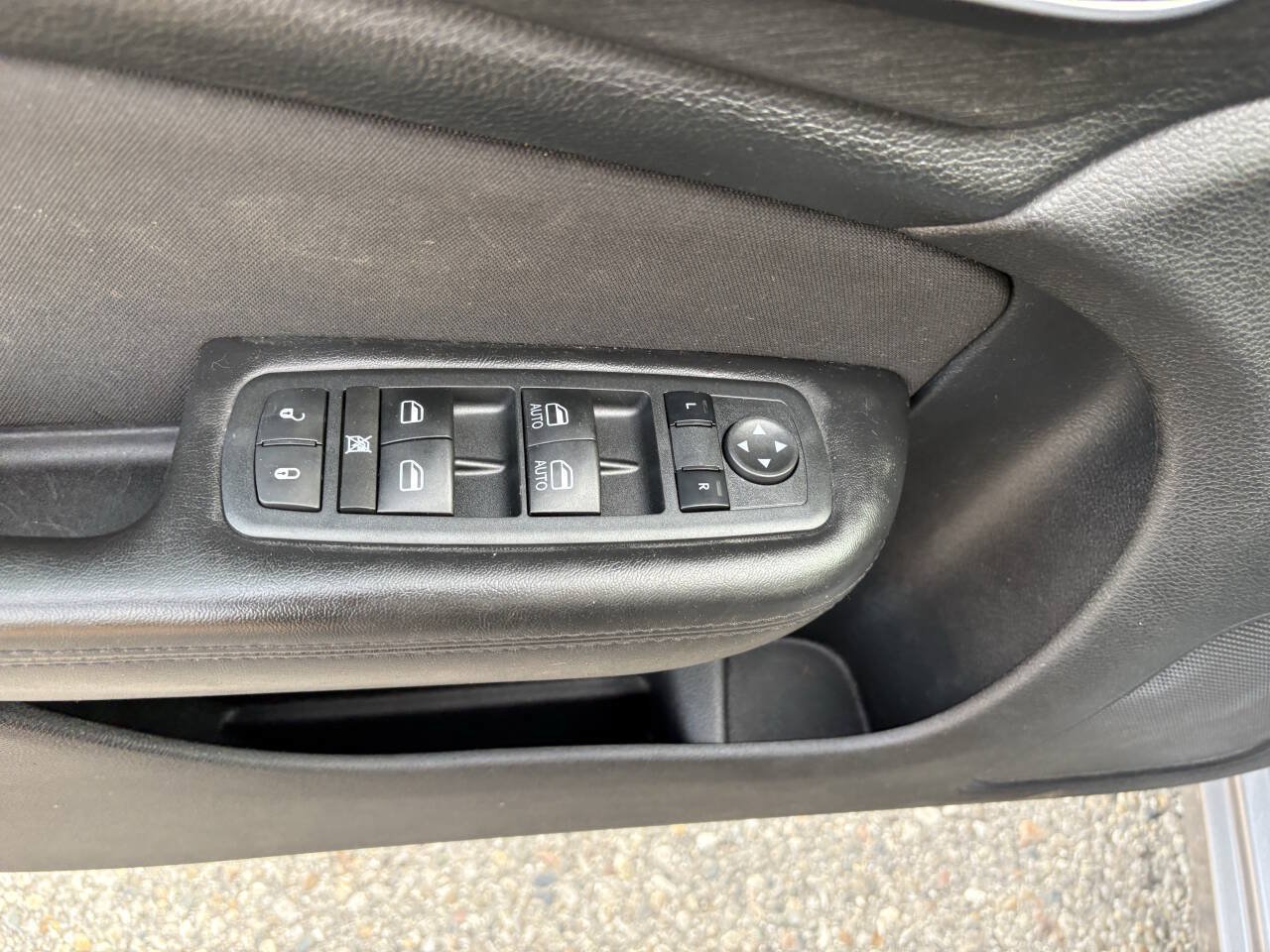 Used 2015 Chrysler 200 Limited FWD image 23