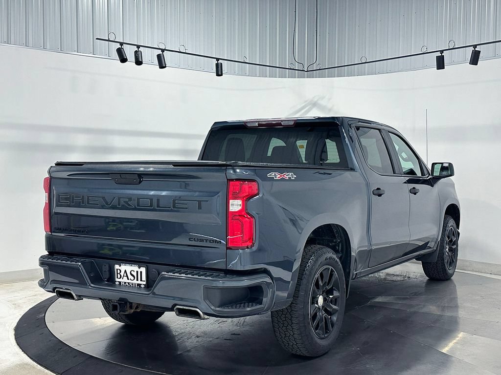Used 2020 Chevrolet Silverado 1500 Custom w/ Custom Value Package AWD/4WD image 11