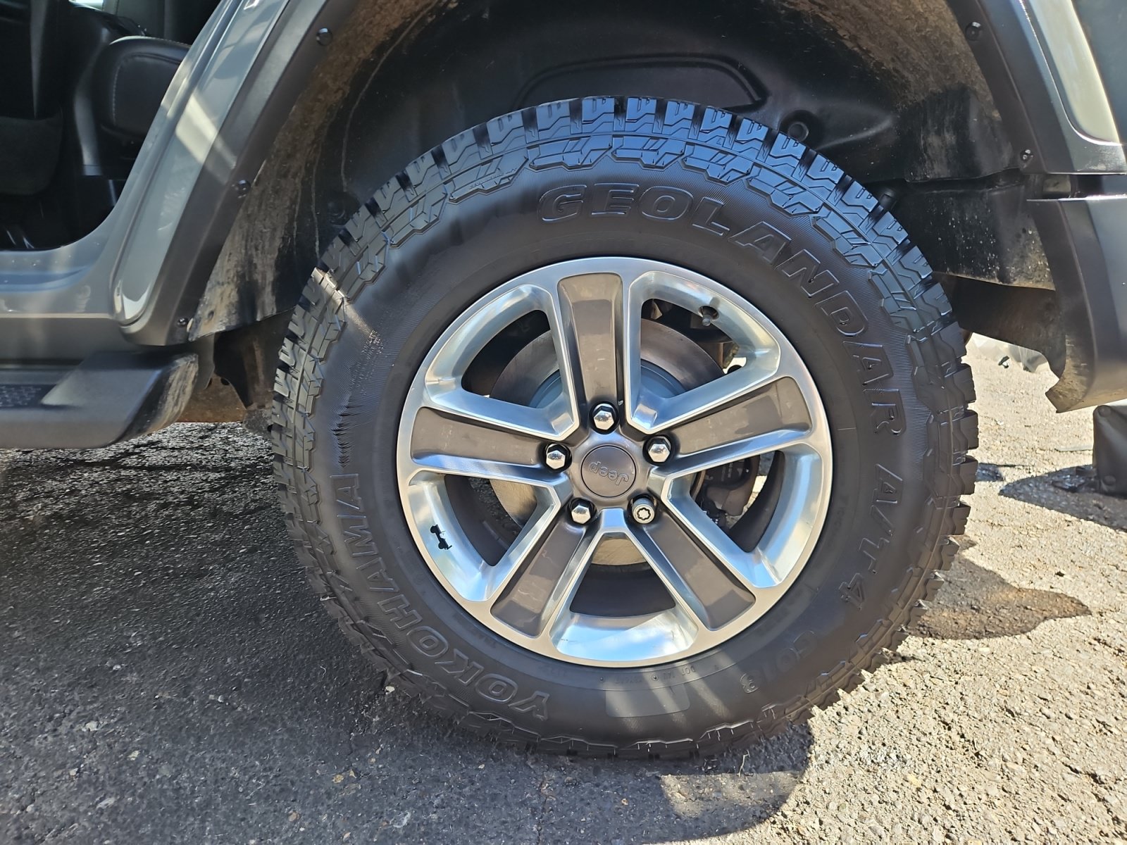 Used 2020 Jeep Wrangler Unlimited Sahara AWD/4WD image 15