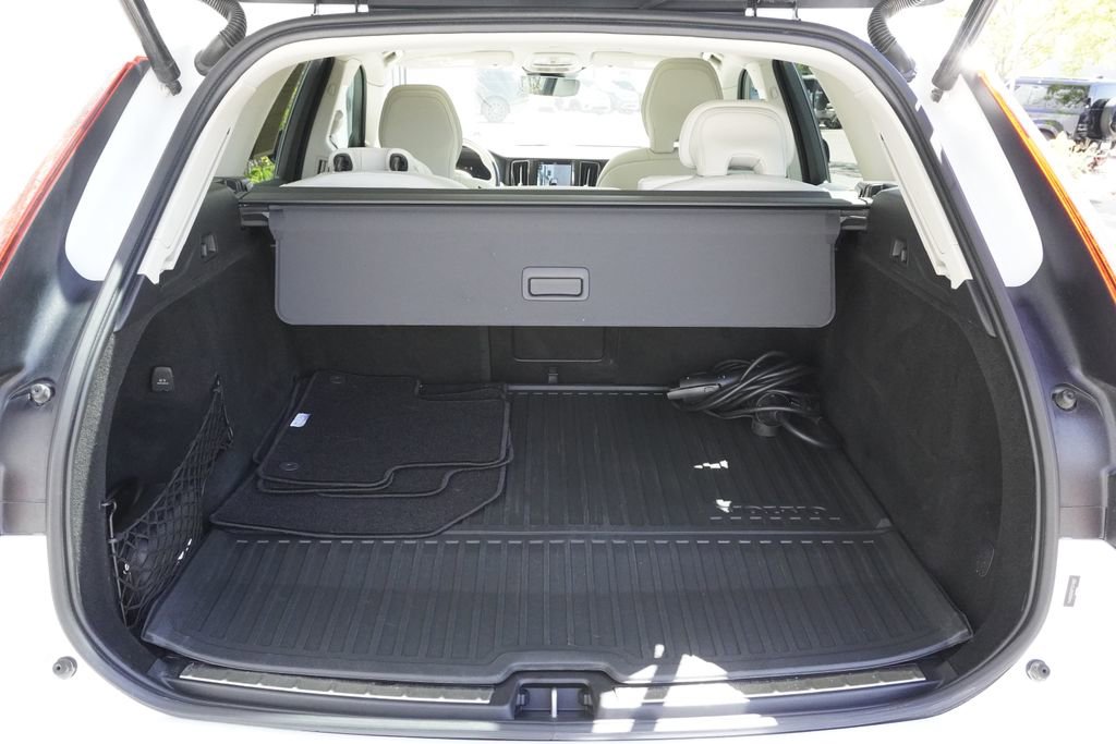 Used 2023 Volvo XC60 T8 Plus w/ Climate Package AWD/4WD image 31
