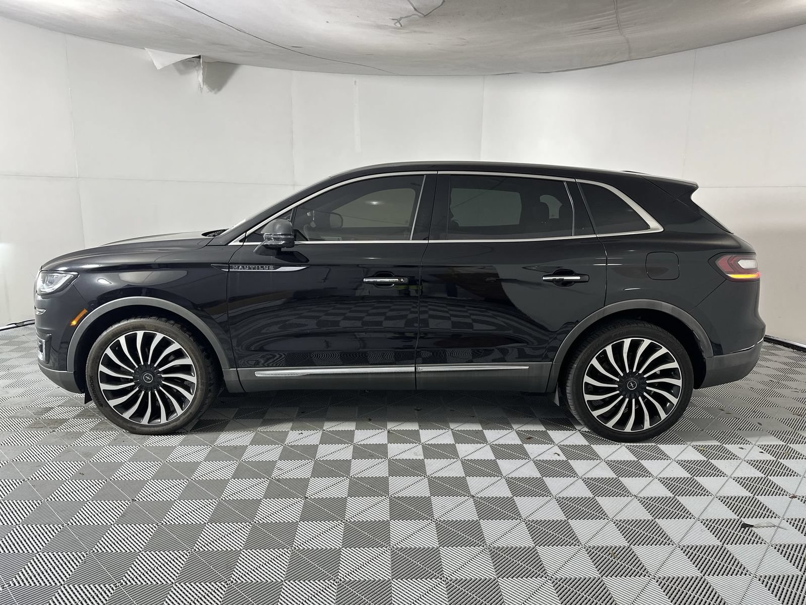 Used 2019 Lincoln Nautilus Black Label AWD/4WD image 5