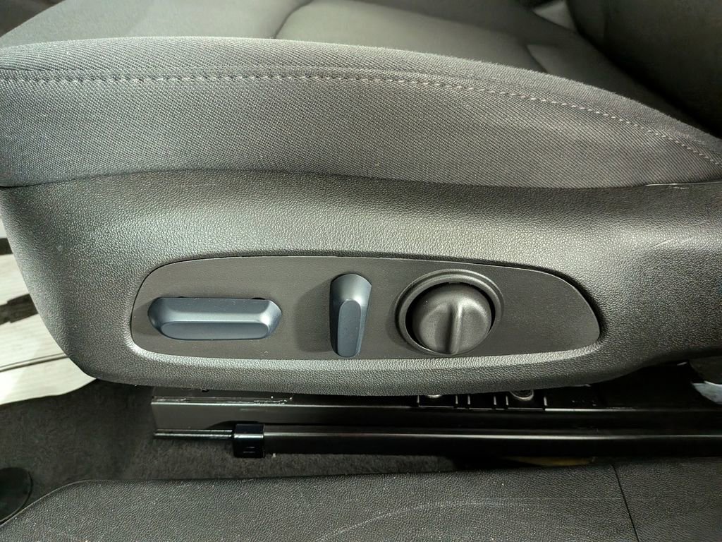 Used 2024 Chevrolet Malibu LT image 17