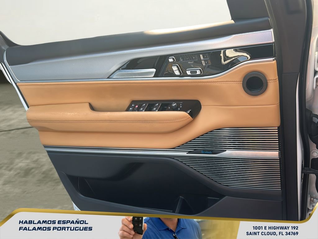 Used 2022 Jeep Grand Wagoneer Series III w/ HD Trailer Tow Package image 12