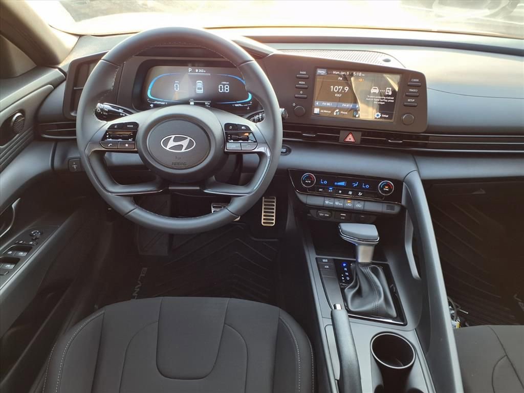 New 2025 Hyundai Elantra Sport image 9