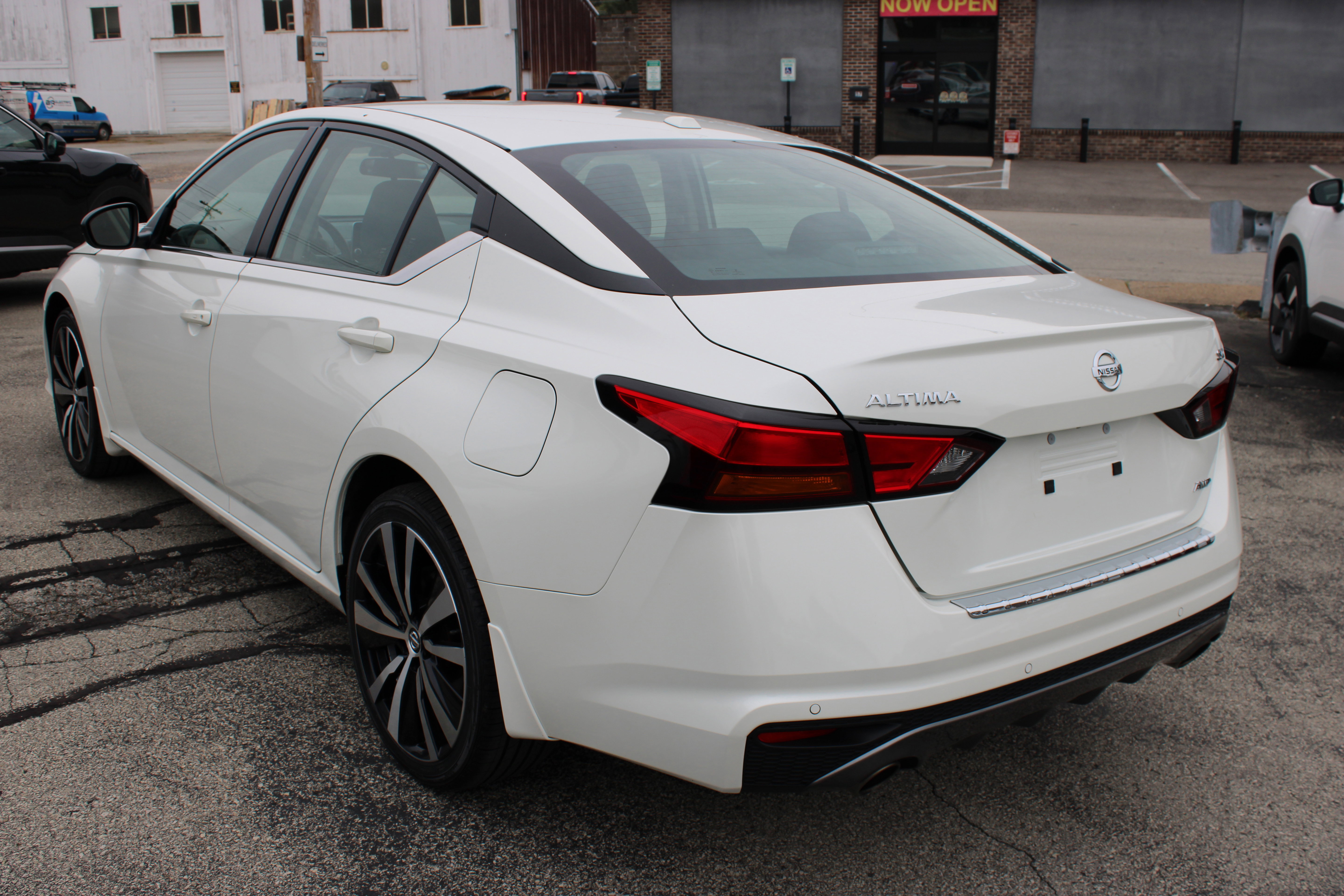 Certified 2022 Nissan Altima 2.5 SR image 3