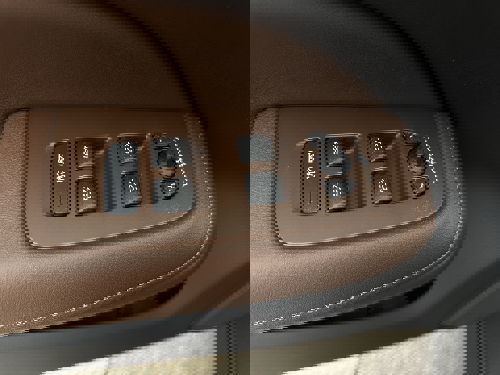 New 2026 Volvo V60 B5 Cross Country Plus w/ Climate Package image 24