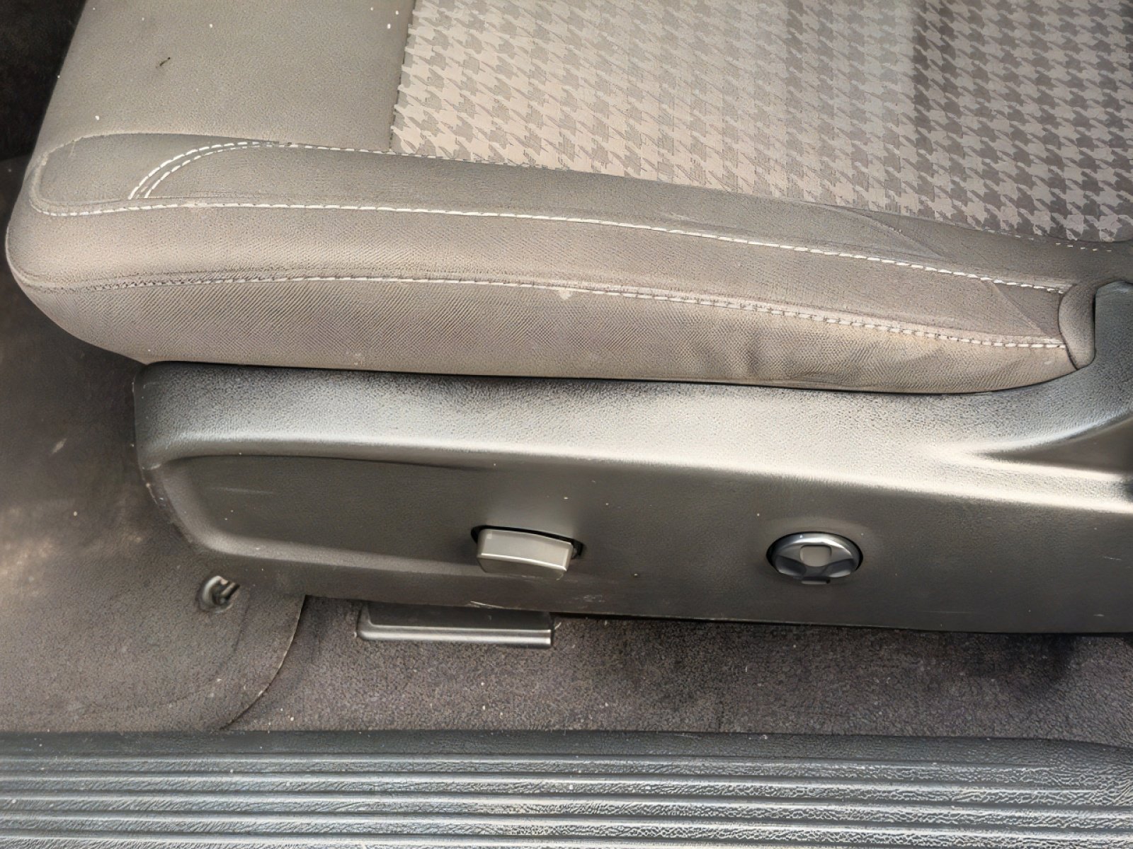 Used 2021 Dodge Challenger SXT w/ Blacktop Package image 16