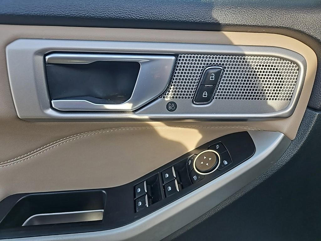 Used 2023 Ford Explorer Limited image 16