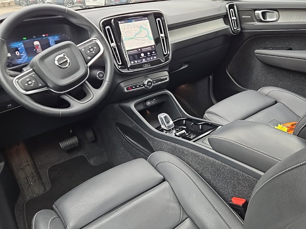 Certified 2025 Volvo XC40 B5 Ultra AWD/4WD image 15