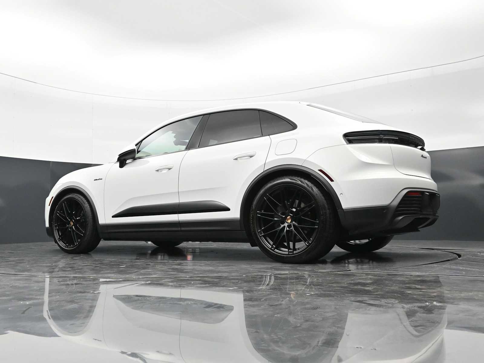 New 2025 Porsche Macan 4 Electric AWD/4WD image 42