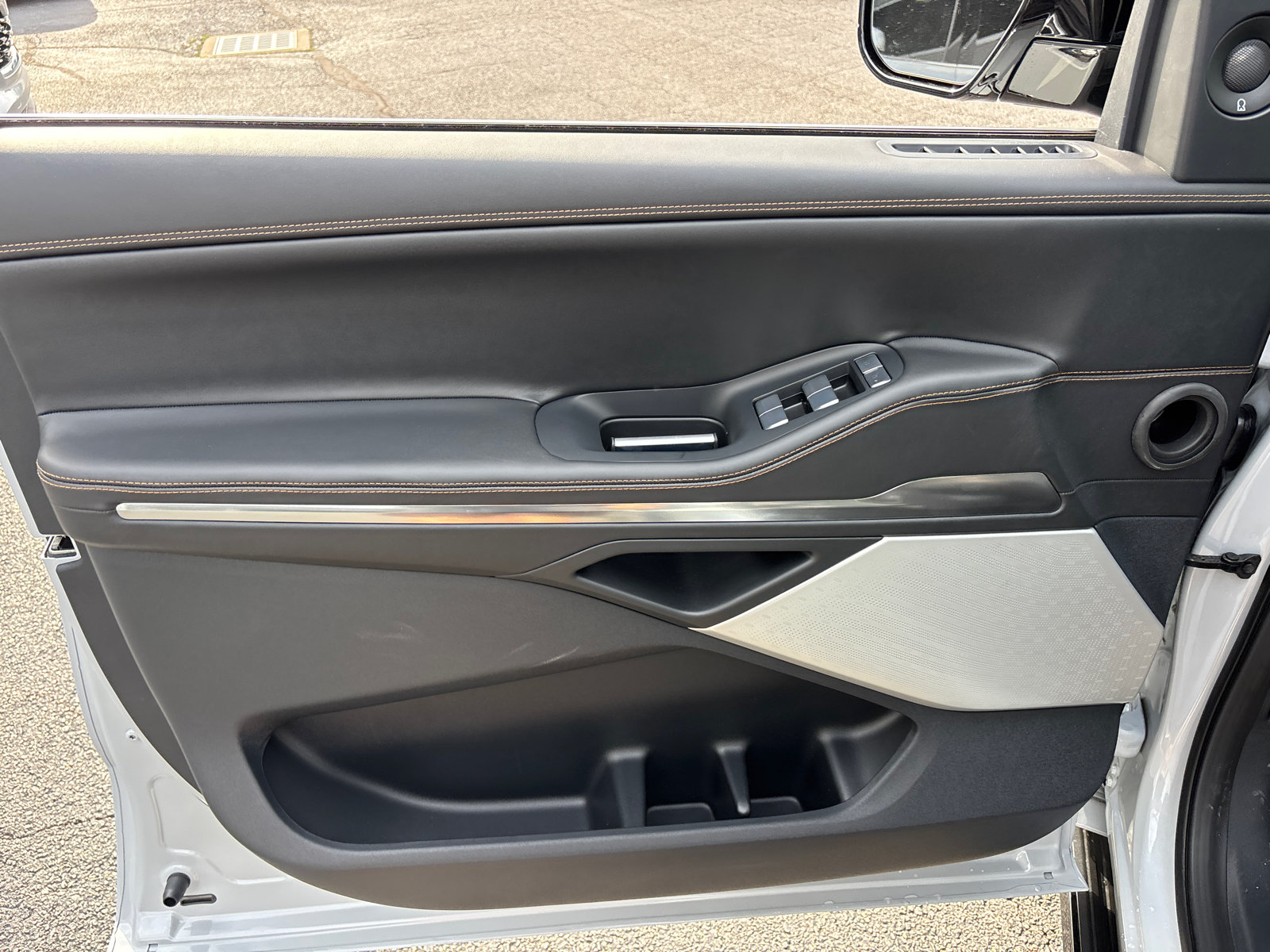 New 2026 Lincoln Navigator L Black Label AWD/4WD image 11