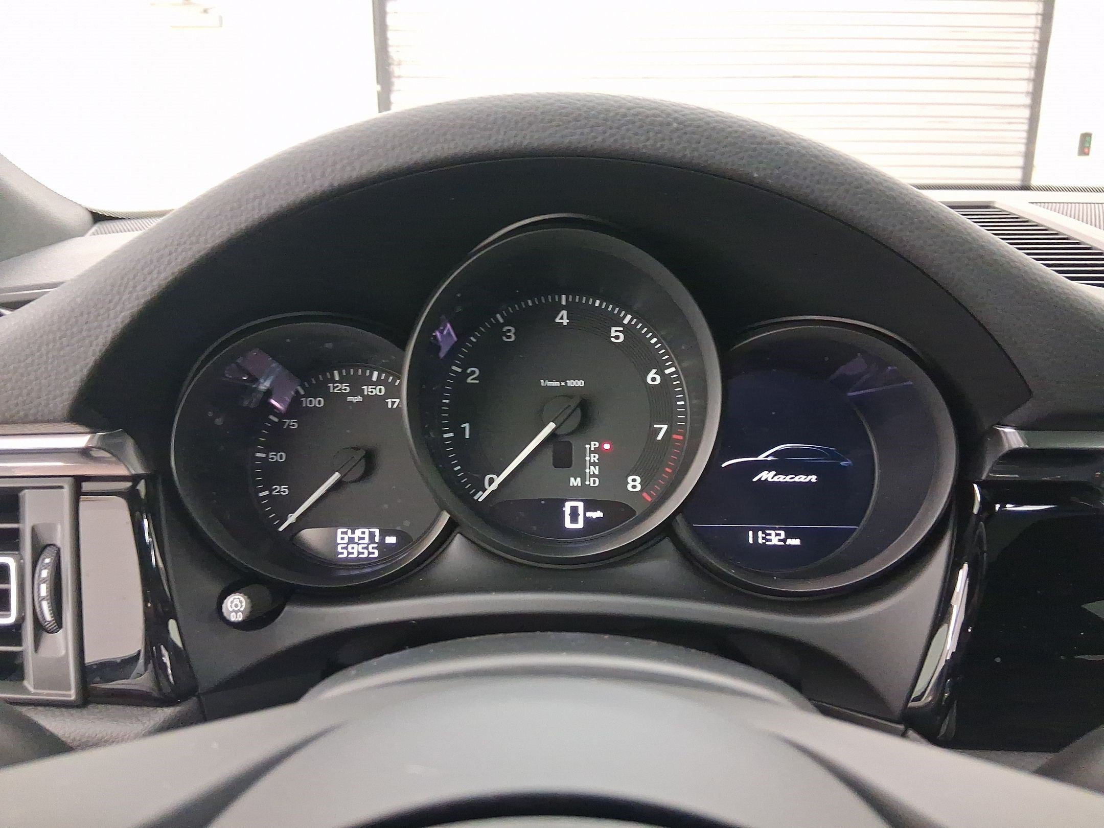 Used 2025 Porsche Macan AWD/4WD image 19