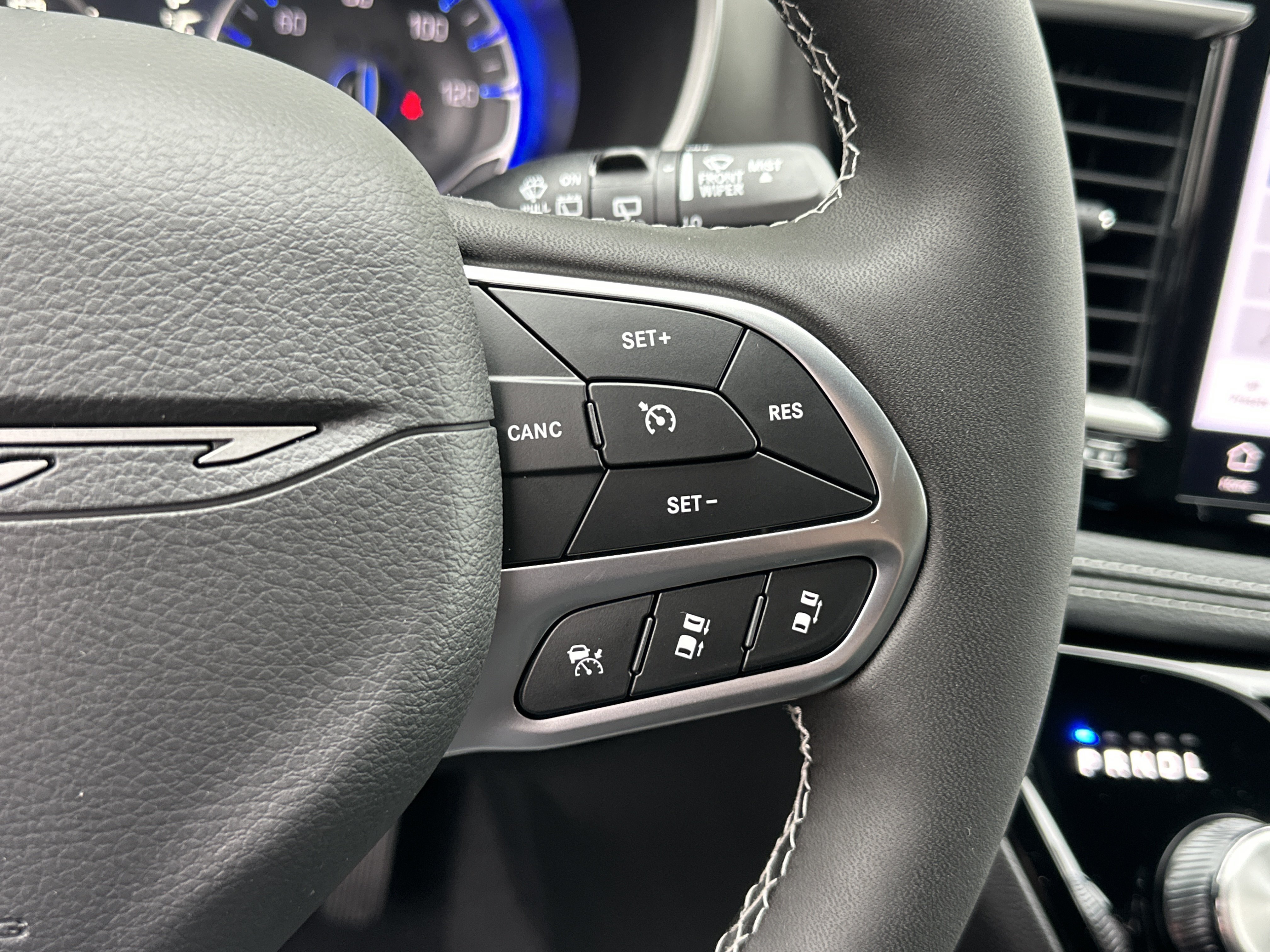 New 2027 Chrysler Pacifica Select FWD image 8