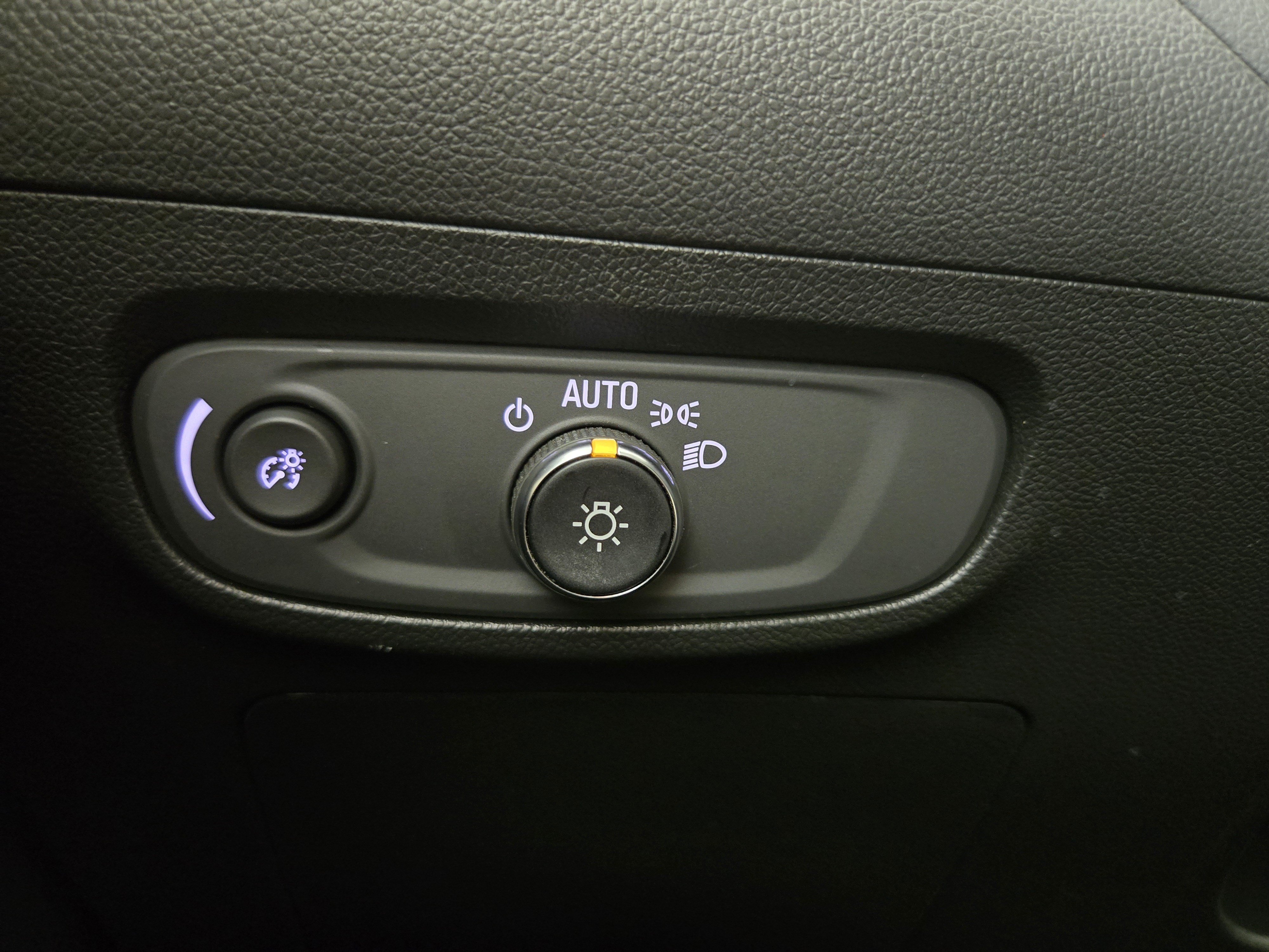Used 2024 Buick Encore GX Sport Touring FWD image 25