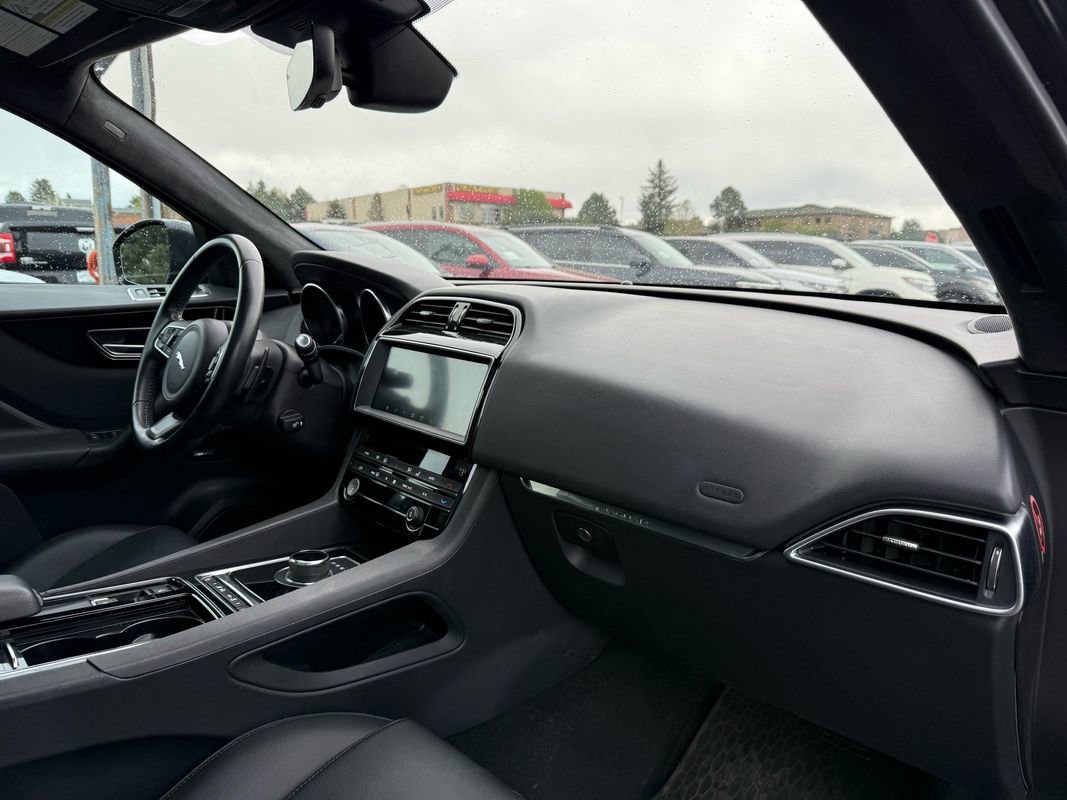 Used 2019 Jaguar F-PACE Premium image 30