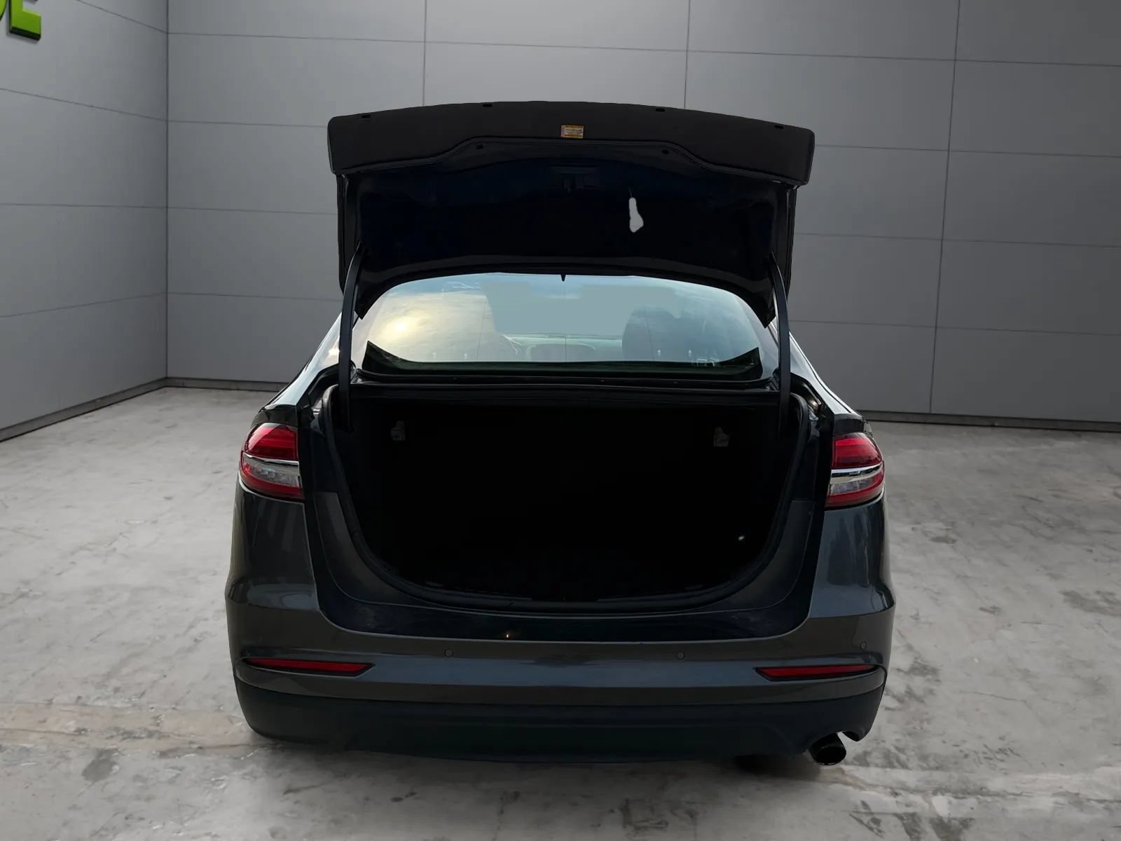 Used 2019 Ford Fusion SE FWD image 10