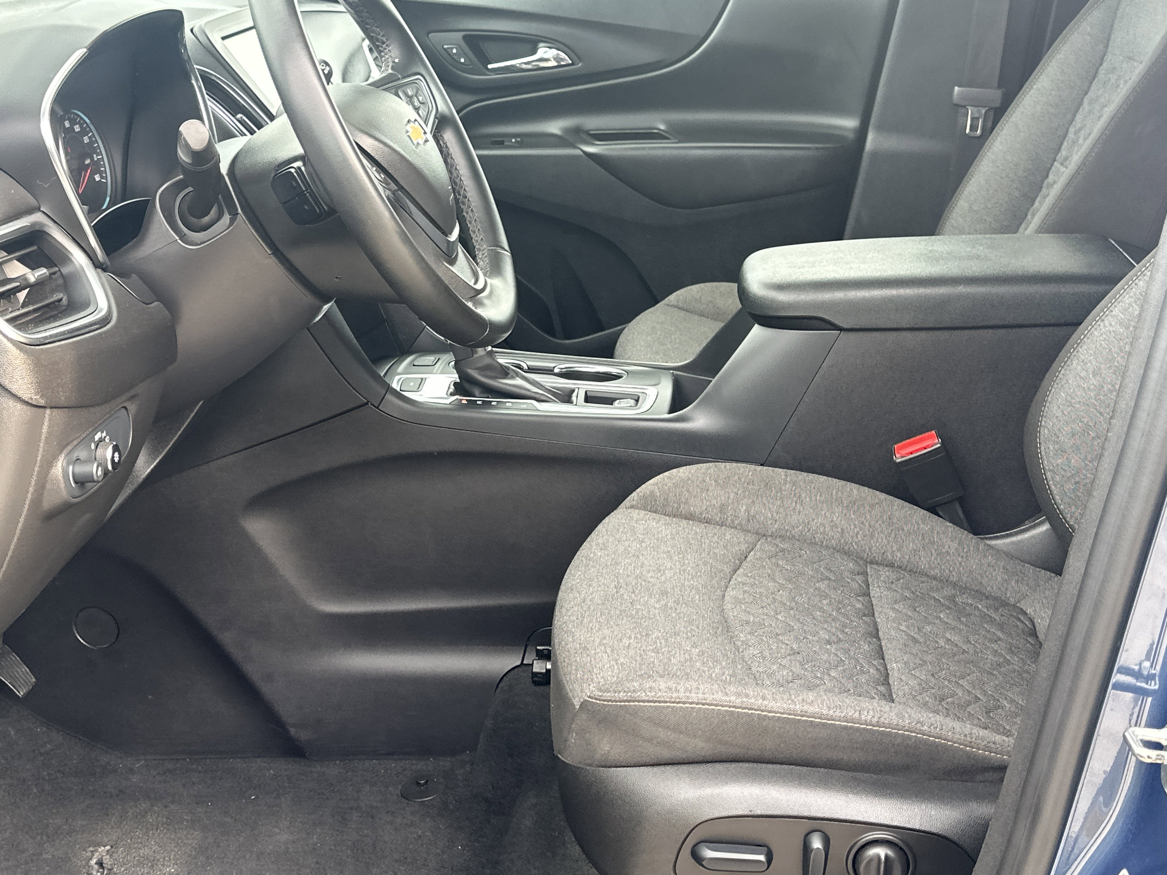 Used 2024 Chevrolet Equinox LT AWD/4WD image 9