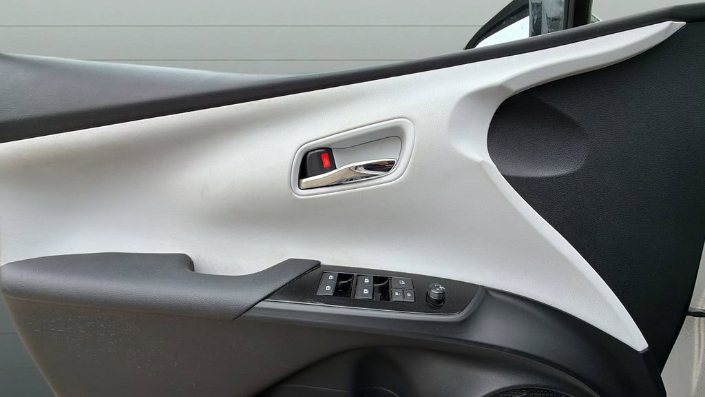Used 2018 Toyota Prius Prime Advanced FWD image 23