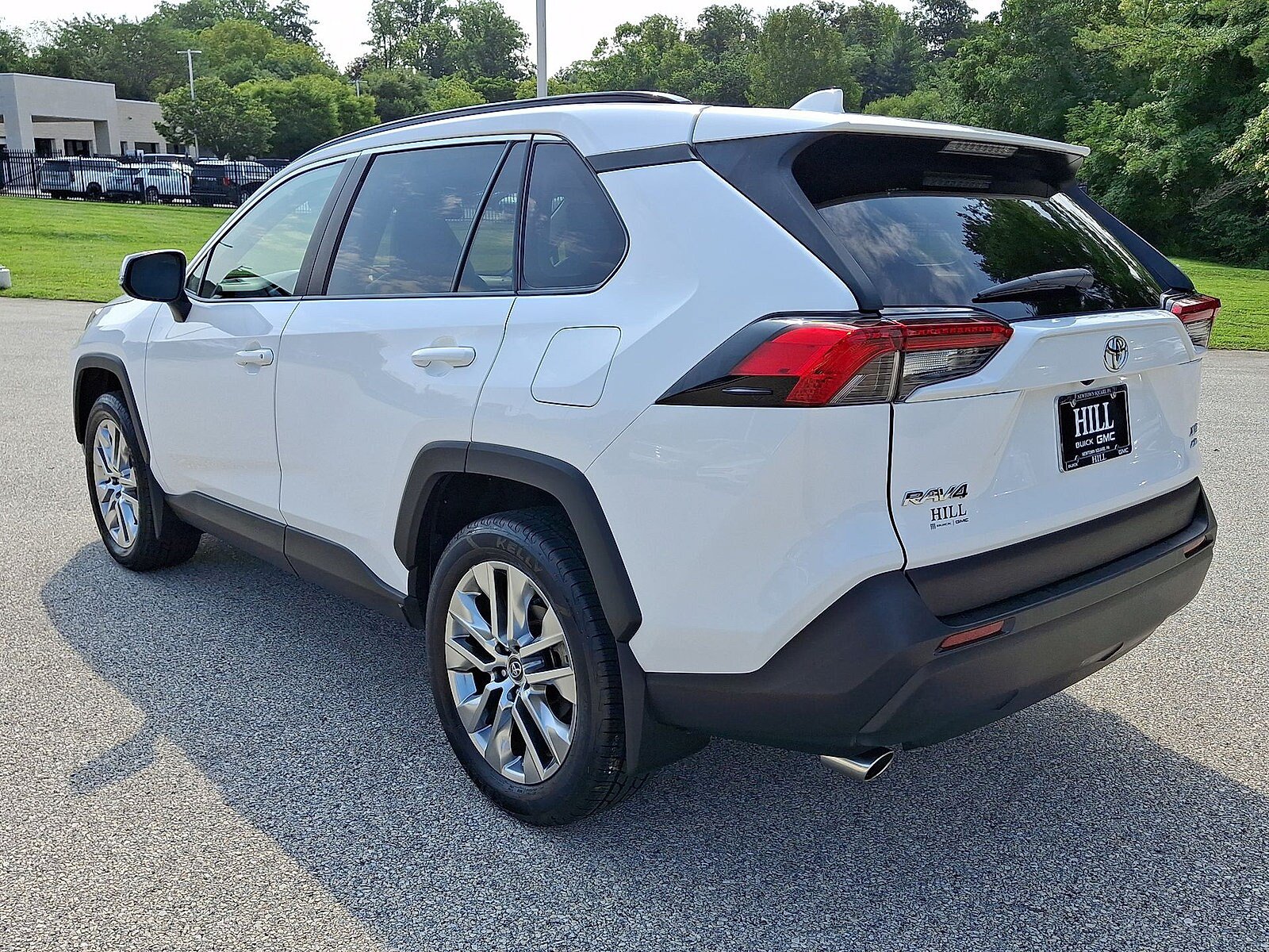 Used 2020 Toyota RAV4 XLE Premium AWD/4WD image 22