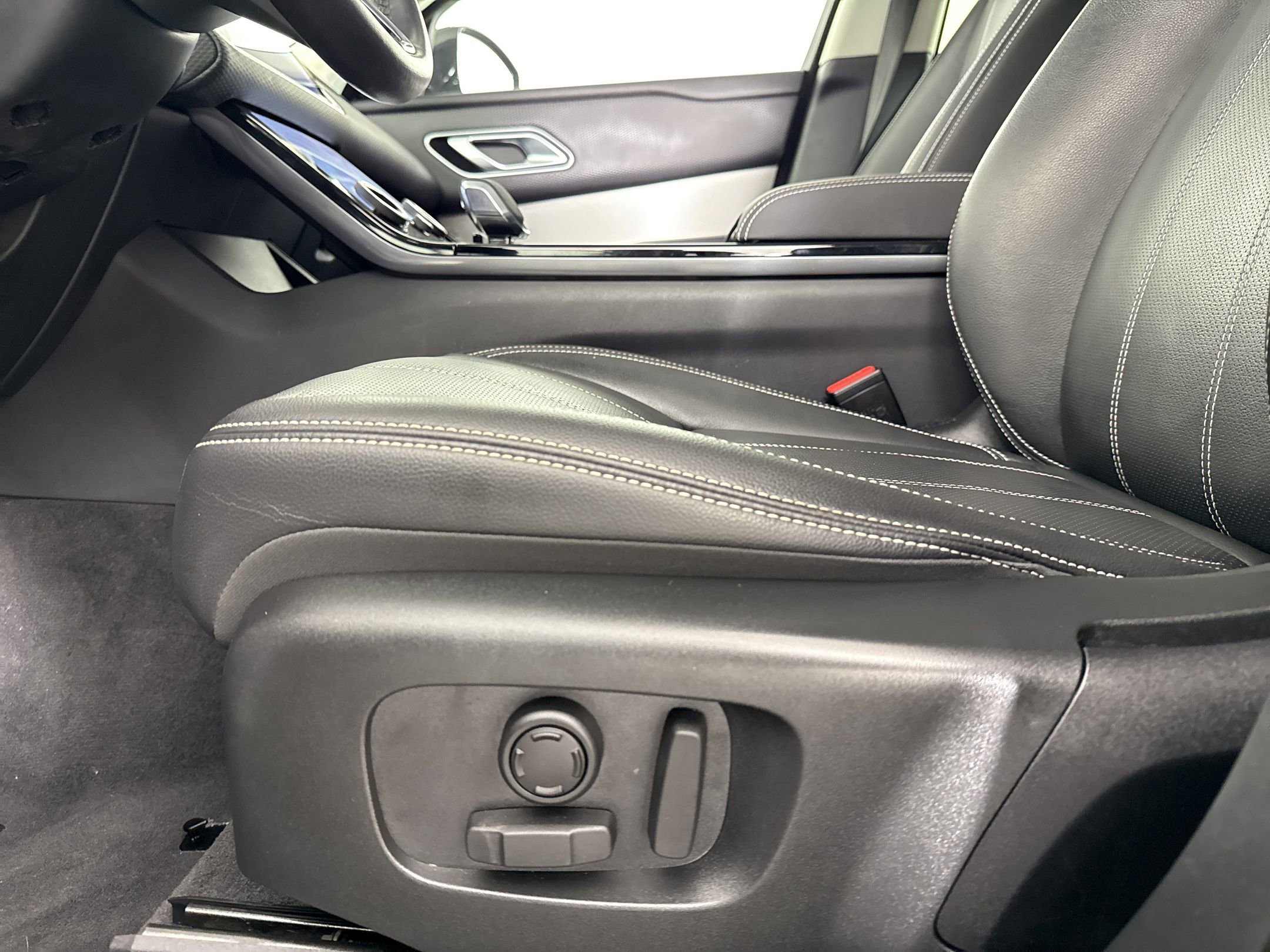 Certified 2023 Land Rover Range Rover Velar S image 12