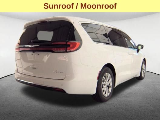 Used 2026 Chrysler Pacifica Limited FWD image 5